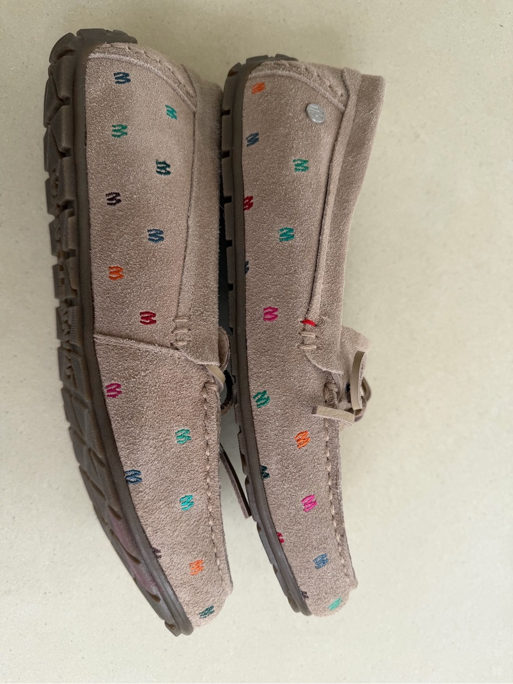 New Minnetonka Women's Moc Print Loafers Sand Suede Size 9 M - Picture 6 of 16